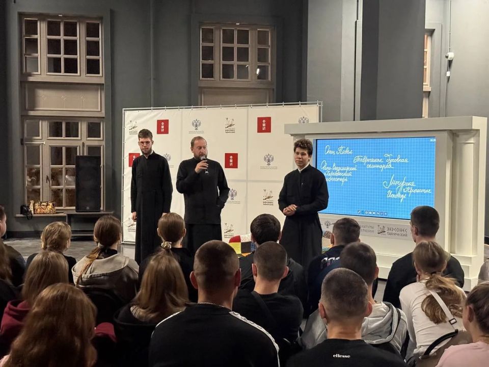 По благословению и приглашению митрополита Симферопольского и Крымского Тихона 400 школьников из ДНР получили возможность посетить «Новый Херсонес» По благословению и приглашению митрополита Симферопольского и Крымского Тихона 400 школьников из ДНР получили возможность посетить «Новый Херсонес»