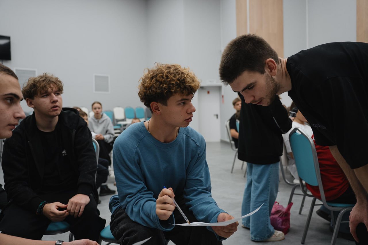 Борис Трима: Смоляне провели викторину для детей из Мангуша Борис Трима: Смоляне провели викторину для детей из Мангуша