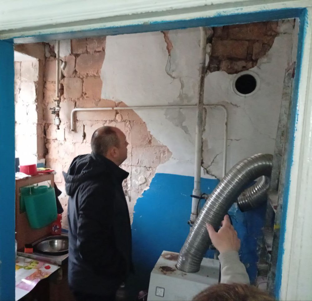 Недавно в селе Октябрьское прошла встреча, на которой Первый заместитель главы администрации Иван Борзых и директор Департамента по развитию территорий Юлия Самко встретились с трудовым коллективом территориального сектора Недавно в селе Октябрьское прошла встреча, на которой Первый заместитель главы администрации Иван Борзых и директор Департамента по развитию территорий Юлия Самко встретились с трудовым коллективом территориального сектора