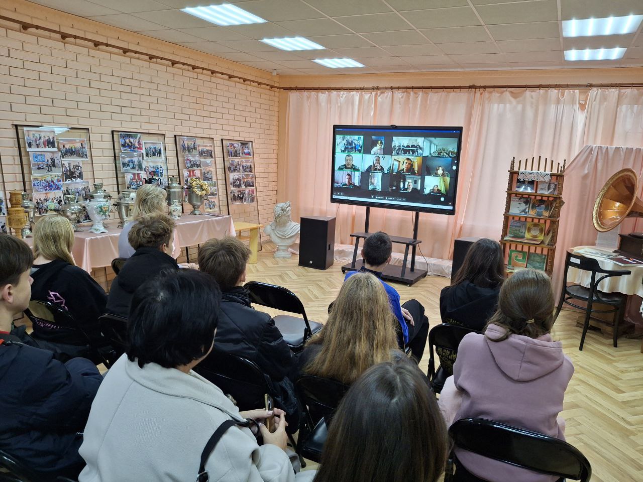 Каникулы с пользой: ясиноватские школьники погрузились в мир профессий