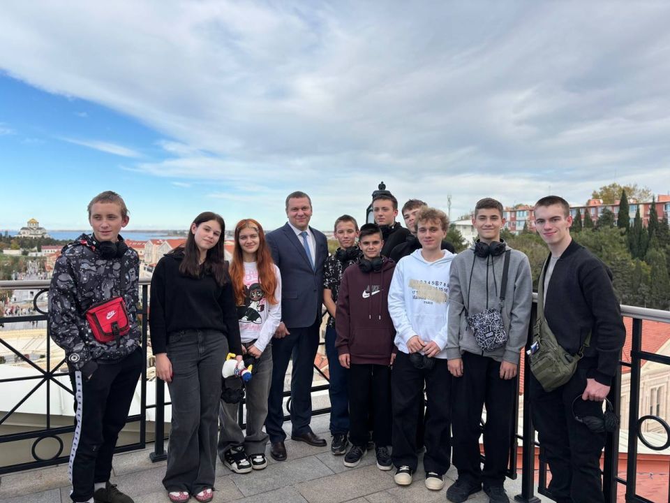 По благословению и приглашению митрополита Симферопольского и Крымского Тихона 400 школьников из ДНР получили возможность посетить «Новый Херсонес»