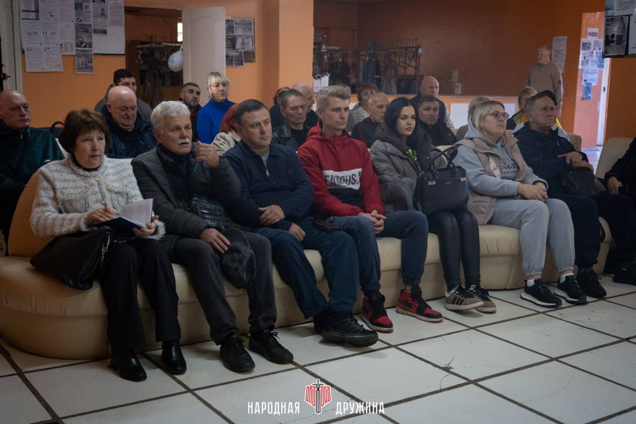 Депутат #Комитет_по_физической_культуре_спорту_и_туризму Максим Швец встретился с Руководителем Народной Дружины Артуром Гасановым и заведующим сектором физической культуры, спорта и туризма Администрации города Горловки... Депутат #Комитет_по_физической_культуре_спорту_и_туризму Максим Швец встретился с Руководителем Народной Дружины Артуром Гасановым и заведующим сектором физической культуры, спорта и туризма Администрации города Горловки...