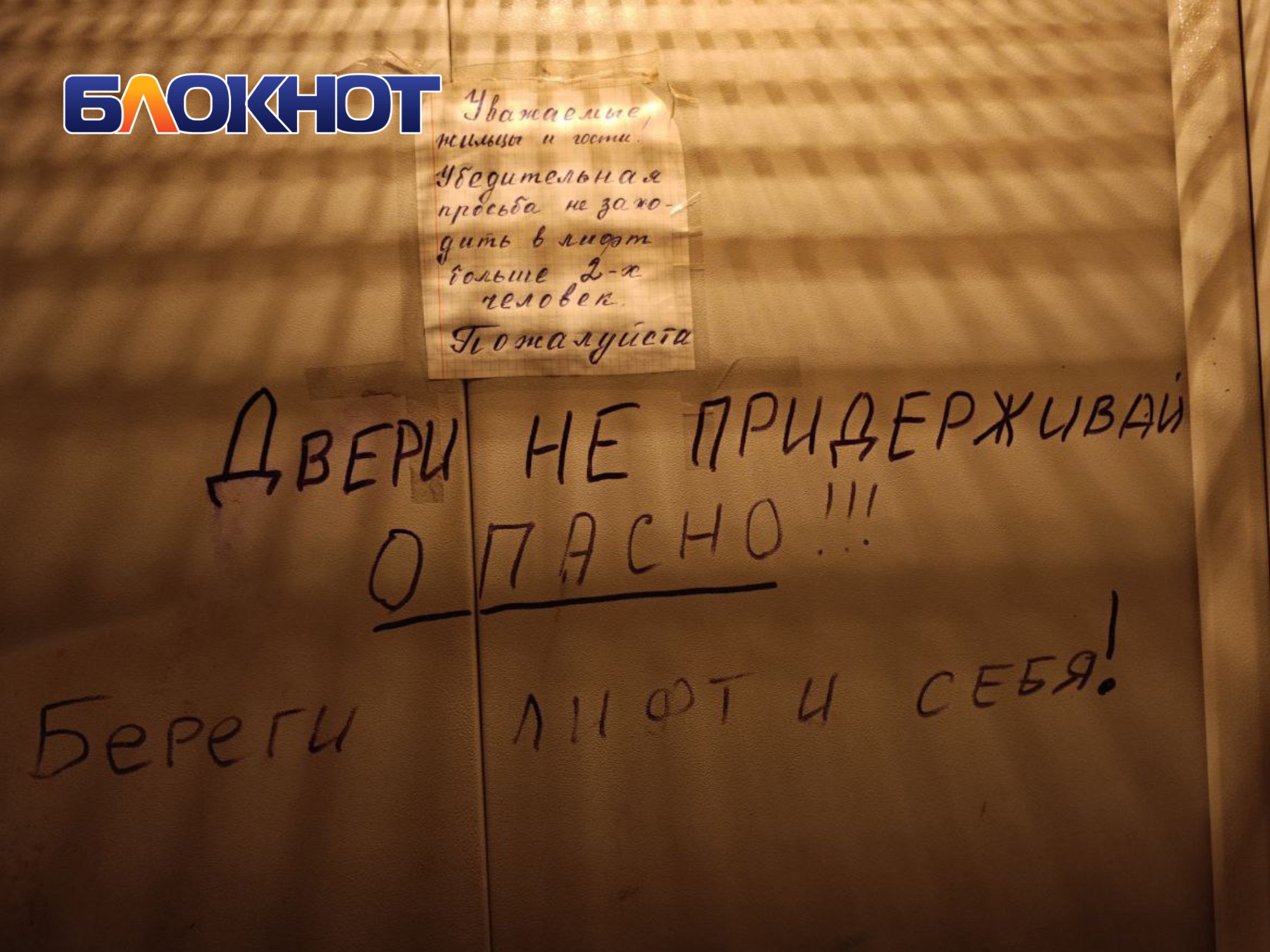 После ливня в Зугрэсе снова потоп — еще один дом на улице 60 лет Октября течёт после «капремонта» После ливня в Зугрэсе снова потоп — еще один дом на улице 60 лет Октября течёт после «капремонта»