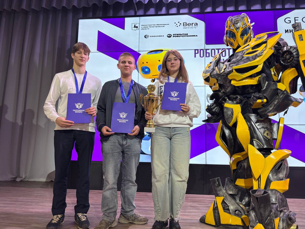 Защитить и победить! Наша команда «ПИН-код» показала, что их код — это код к чемпионству в кибербезопасности! Защитить и победить! Наша команда «ПИН-код» показала, что их код — это код к чемпионству в кибербезопасности!