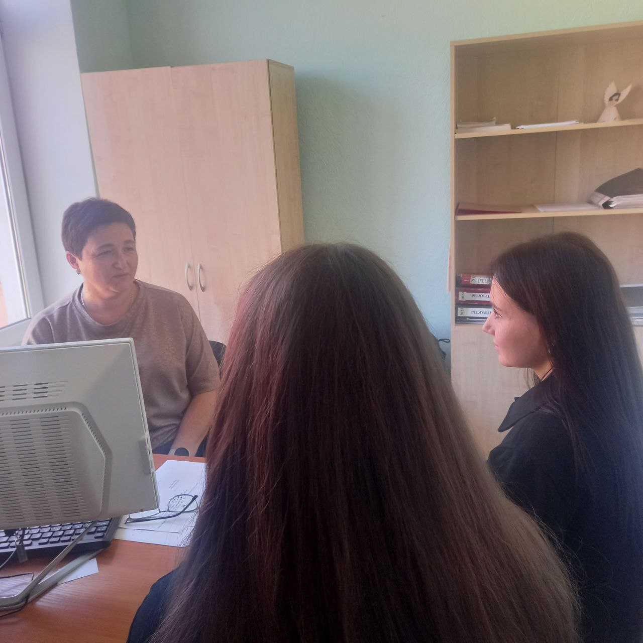 Во исполнение поручения Главы Донецкой Народной Республики Дениса Владимировича Пушилина провела встречу с жителями села Хлебодаровка