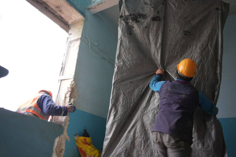 Специалисты устраняют протечки в спорткомплексе «Спарта» Специалисты устраняют протечки в спорткомплексе «Спарта»