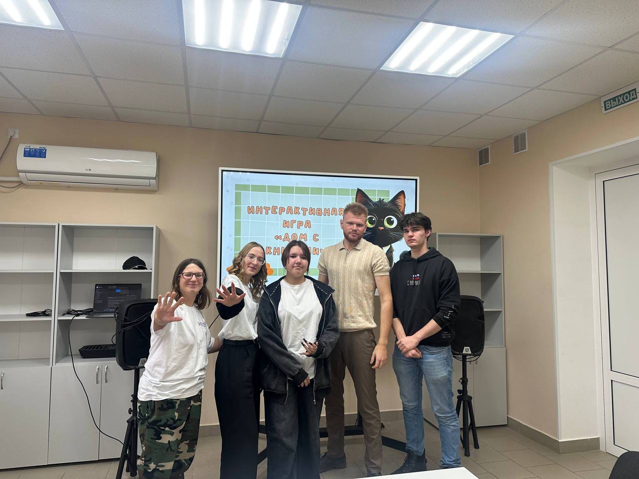 Денис Зубов: 27 октября отмечается Международный день школьных библиотек — важный праздник, подчеркивающий роль библиотек в формировании у детей любви к чтению, развитию знаний и творческого мышления