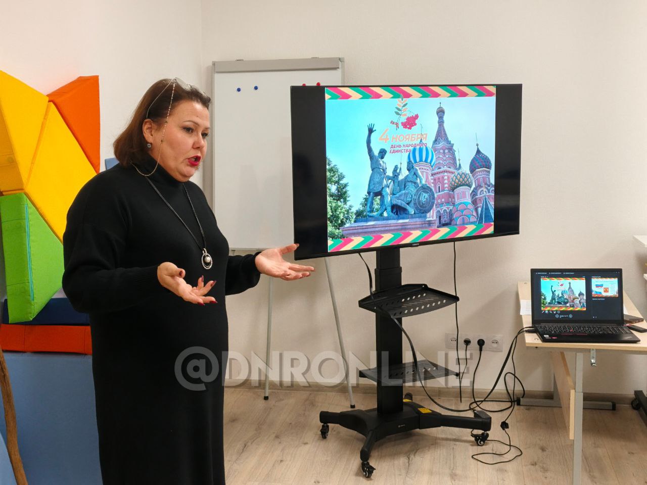 В Донецком краеведческом музее прошло мероприятие ко Дню народного единства В Донецком краеведческом музее прошло мероприятие ко Дню народного единства