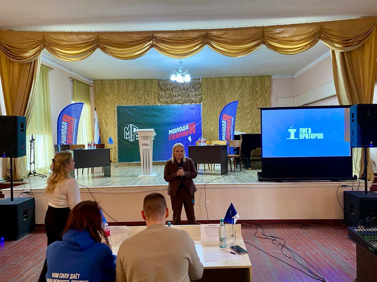 Депутаты Ольга Арутинова и Роман Удалов приняли участие в «Лиге ораторов» в роли жюри