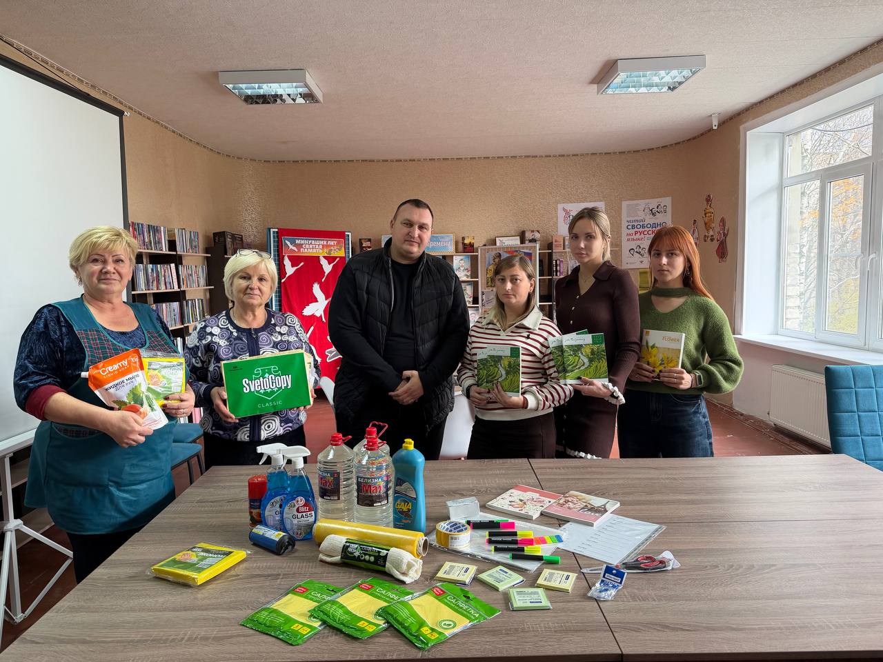 Депутат Иловайского городского совета Печерский Александр Николаевич провел встречу с трудовым коллективом МБУ "Городская библиотека" г.о. Иловайск. На этой встрече обсуждались важные вопросы, касающиеся водоснабжения и...