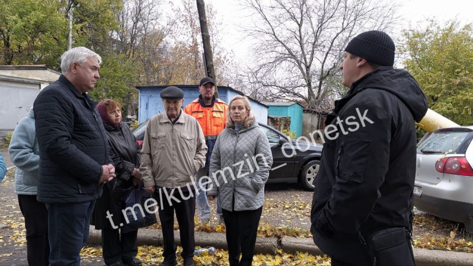 Сегодня в Петровском районе состоялся сход граждан, в котором принял участие заместитель главы администрации г. о. Донецк Сегодня в Петровском районе состоялся сход граждан, в котором принял участие заместитель главы администрации г. о. Донецк
