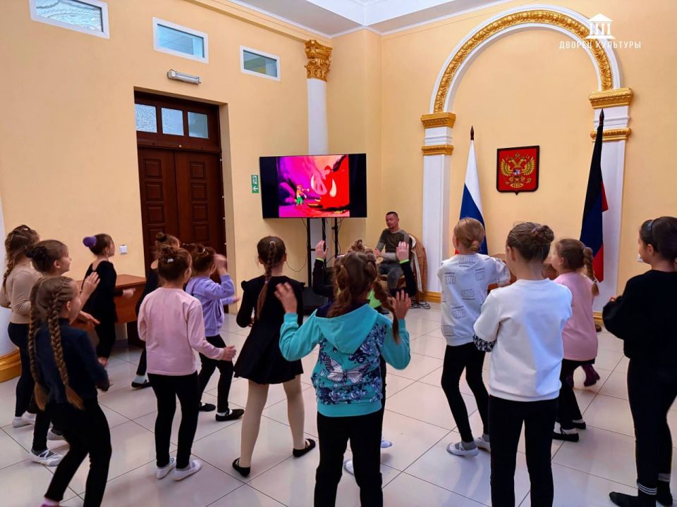 28 октября, в Международный день анимации, сотрудники Харцызского городского Дворца Культуры подготовили феерическую развлекательную программу для участников художественной самодеятельности 28 октября, в Международный день анимации, сотрудники Харцызского городского Дворца Культуры подготовили феерическую развлекательную программу для участников художественной самодеятельности