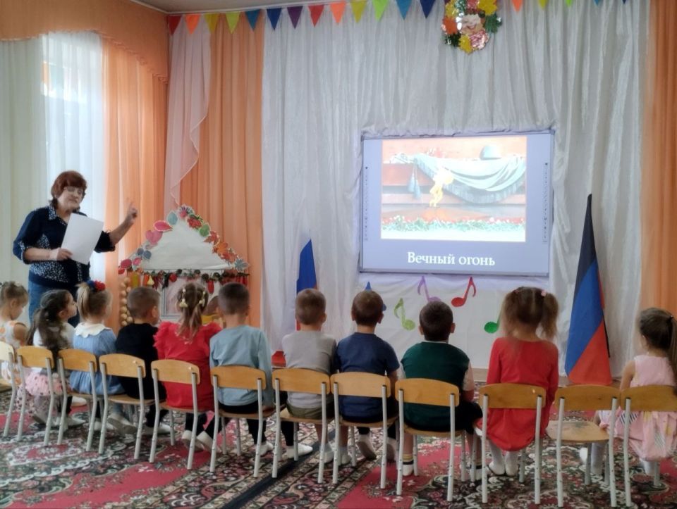 В детском саду Ждановки прошли мероприятия ко Дню народного единства В детском саду Ждановки прошли мероприятия ко Дню народного единства