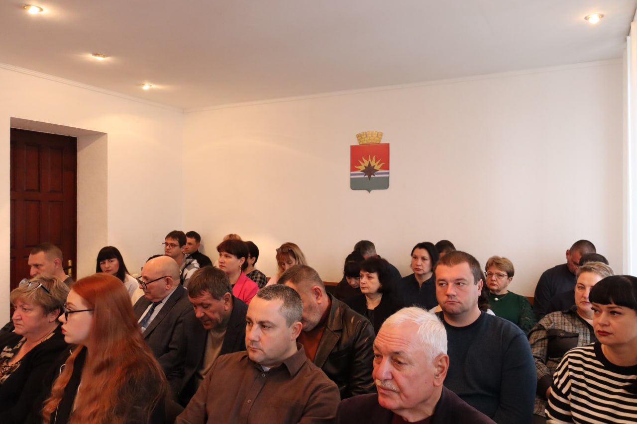 Сегодня, 28 октября, Председатель Торезского городского совета Александр Казмерчук принял участие в расширенном аппаратном совещании с участием руководителей администрации городского округа, депутата Народного Совета Бедило... Сегодня, 28 октября, Председатель Торезского городского совета Александр Казмерчук принял участие в расширенном аппаратном совещании с участием руководителей администрации городского округа, депутата Народного Совета Бедило...
