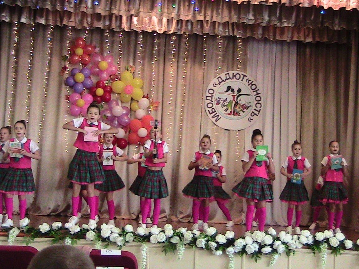 25 октября 2025 года в уютном зрительном зале Дворца детского и юношеского творчества «Юность» г. Тореза» состоялось торжественное мероприятие — посвящение в кружковцы