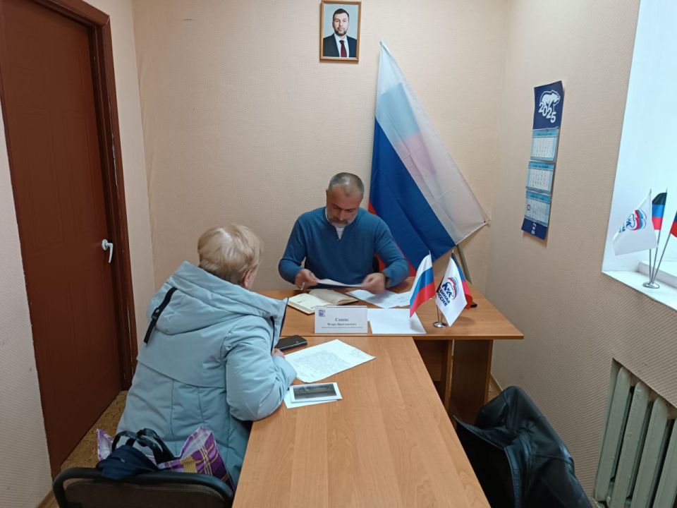 Сегодня, 28 октября депутат Макеевского городского совета Игорь Сепик провёл приём граждан в Общественной приемной Председателя партии «Единая Россия» Червоногвардейского района городского округа Макеевка Сегодня, 28 октября депутат Макеевского городского совета Игорь Сепик провёл приём граждан в Общественной приемной Председателя партии «Единая Россия» Червоногвардейского района городского округа Макеевка