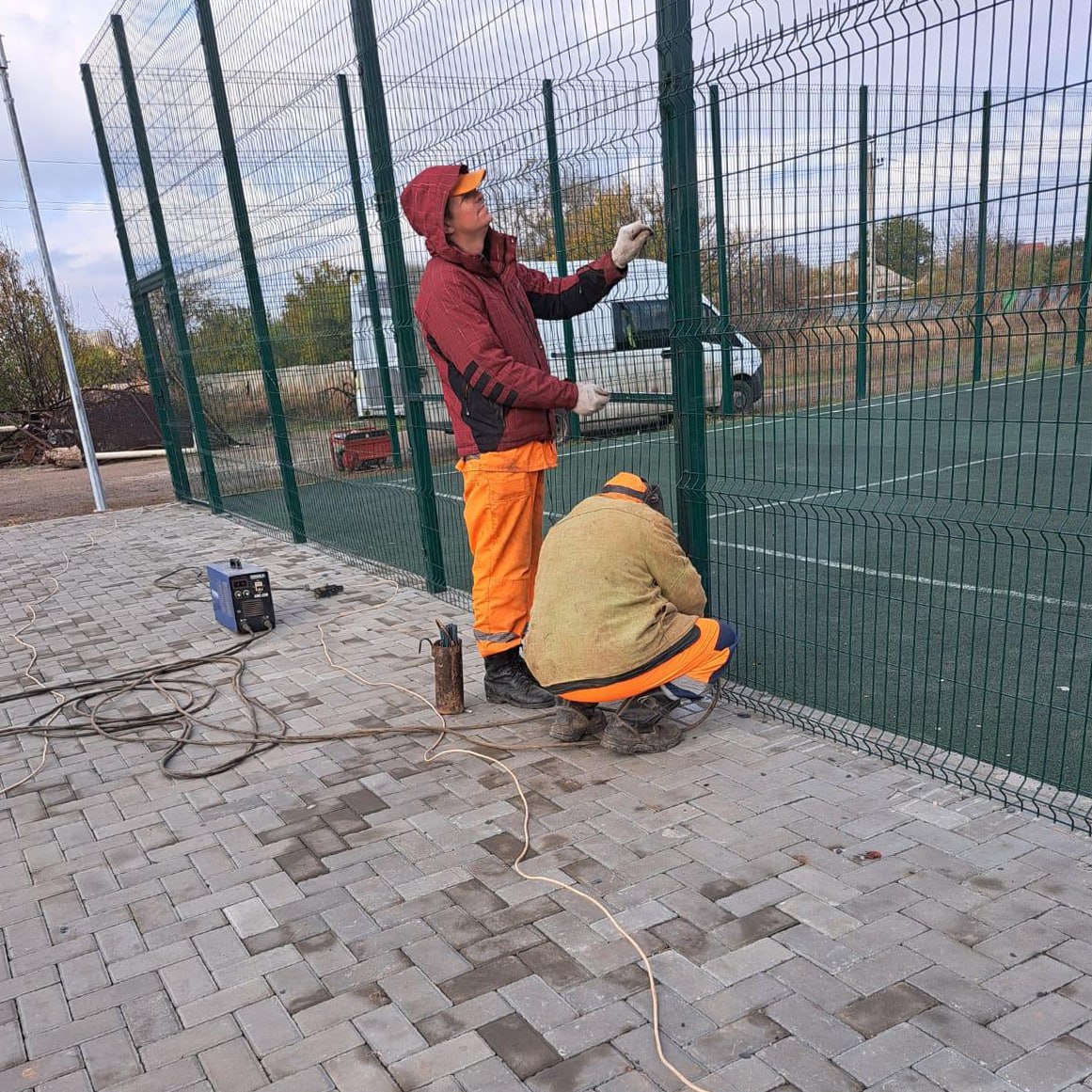 Бригада из Владимирской области работает в Кировском Бригада из Владимирской области работает в Кировском