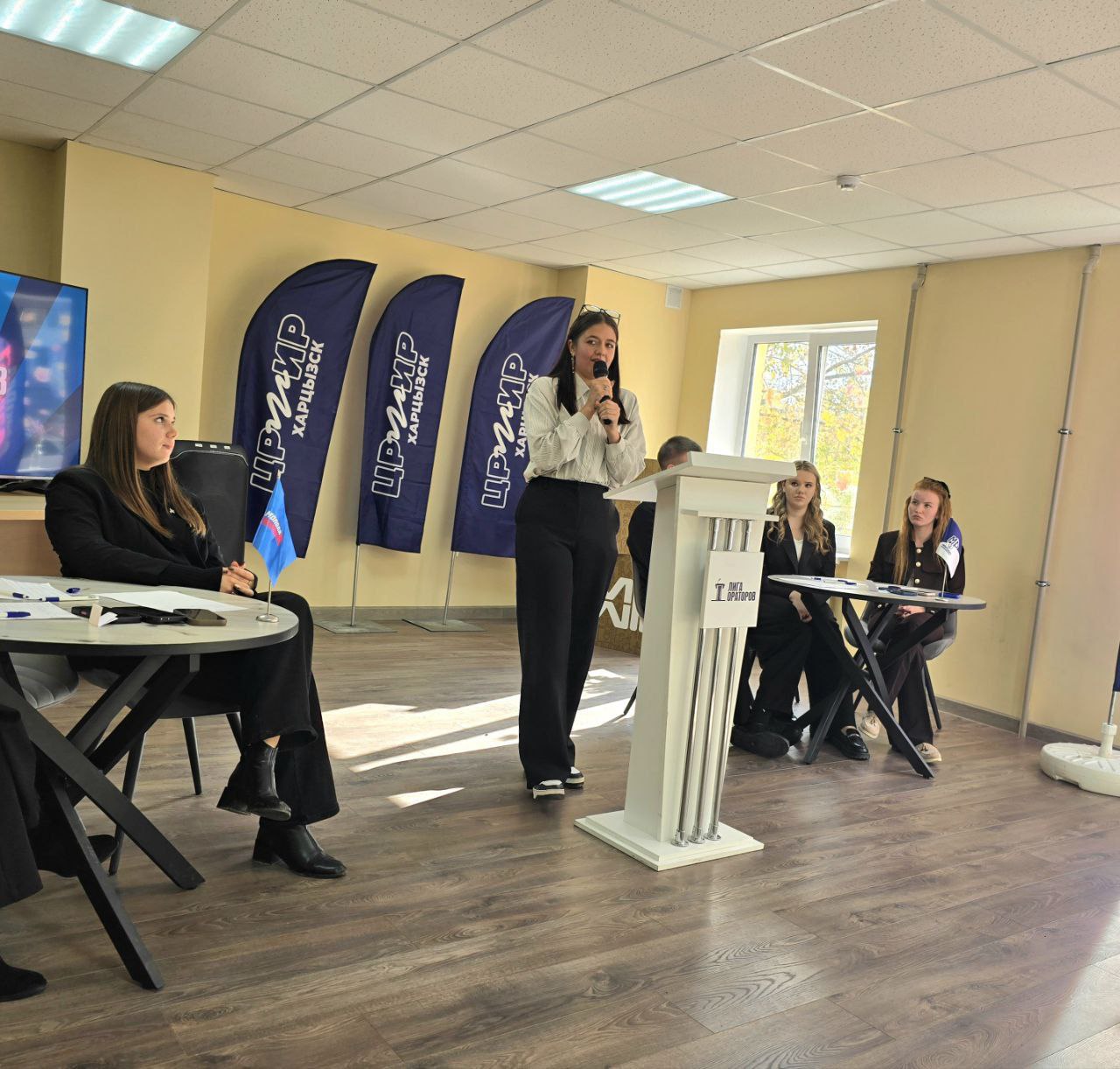 Дмитрий Огилец: Сегодня вместе со своей коллегой Анастасией Селивановой в Харцызском филиале "Центр развития молодежных инициатив Республики» участвовал в роли жюри турнира "Лига ораторов", который проводится в Донецкой... Дмитрий Огилец: Сегодня вместе со своей коллегой Анастасией Селивановой в Харцызском филиале "Центр развития молодежных инициатив Республики» участвовал в роли жюри турнира "Лига ораторов", который проводится в Донецкой...