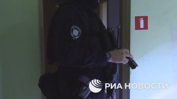 Более 100 человек выдворят за пределы России в ходе операции "Нелегал" в ДНР, сообщили РИА Новости в пресс-службе МВД республики
