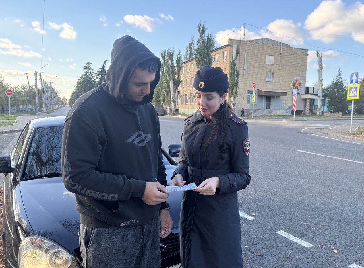 Сотрудники Госавтоинспекции проводят профилактические мероприятия с водителями и пешеходами Сотрудники Госавтоинспекции проводят профилактические мероприятия с водителями и пешеходами