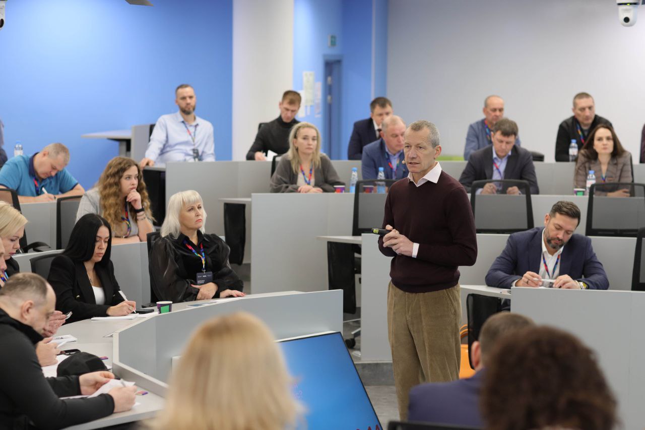 Заместитель министра промышленности и торговли ДНР Наталья Козина и директор департамента торговли Минпромторга ДНР Дарья Мирошник приняли участие в церемонии открытия новой программы "Угольные города" Заместитель министра промышленности и торговли ДНР Наталья Козина и директор департамента торговли Минпромторга ДНР Дарья Мирошник приняли участие в церемонии открытия новой программы "Угольные города"