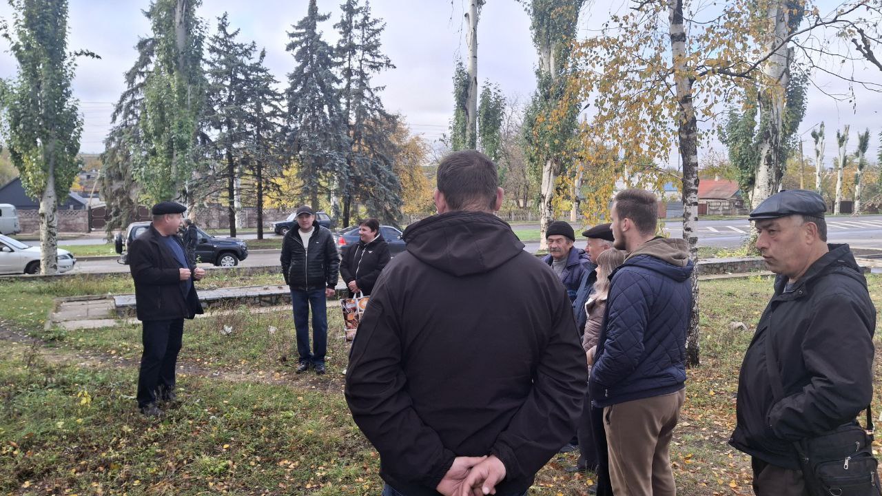 Депутат Тельмановского муниципального совета Владимир Ермак встретился с жителями поселка Тельманово Депутат Тельмановского муниципального совета Владимир Ермак встретился с жителями поселка Тельманово