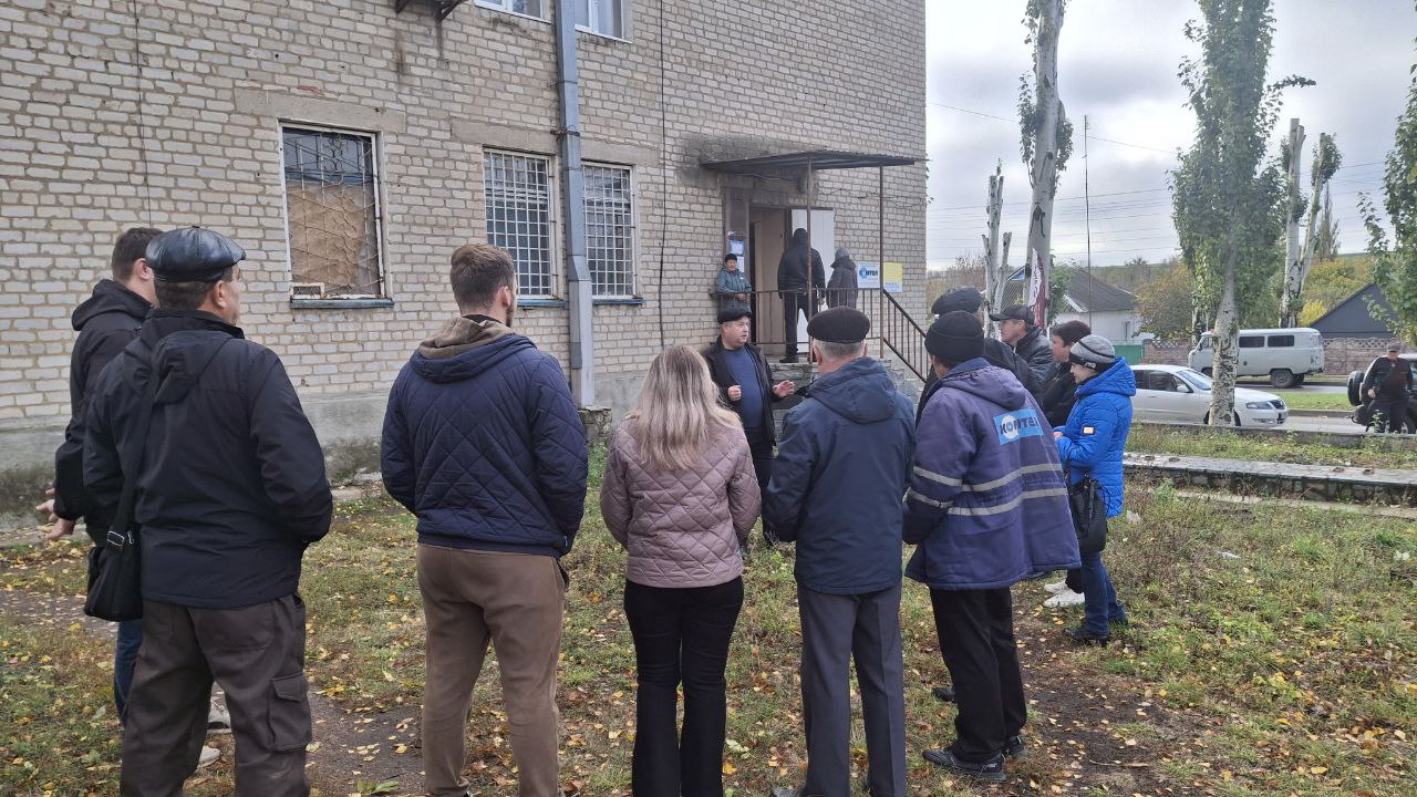 Депутат Тельмановского муниципального совета Владимир Ермак встретился с жителями поселка Тельманово