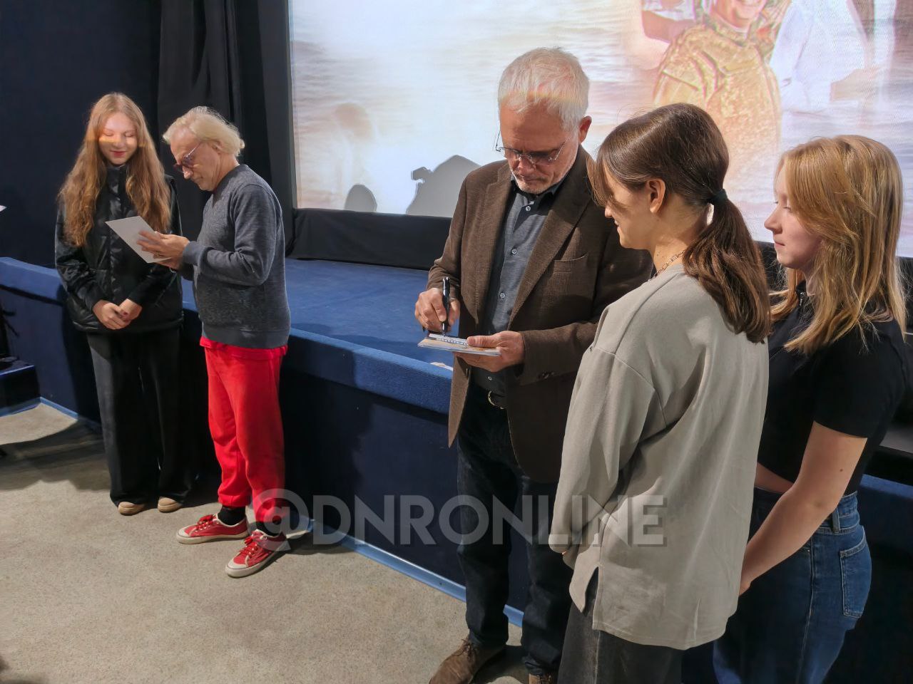 В Донецке показали новую картину Федора Попова «Паромщик» В Донецке показали новую картину Федора Попова «Паромщик»