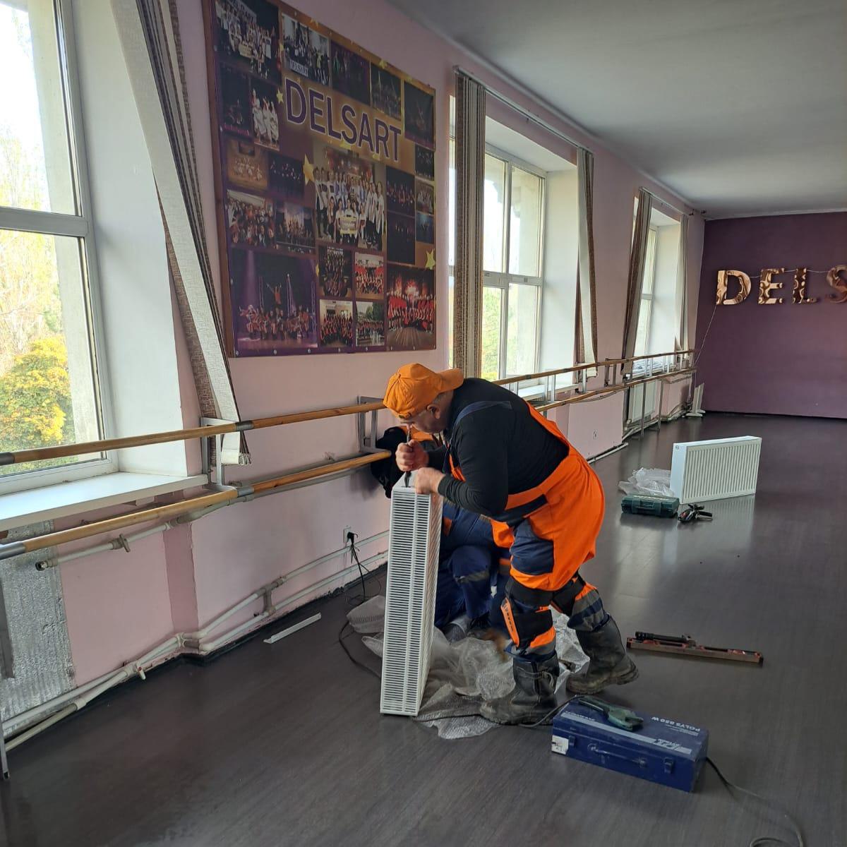 Бригада из Владимирской области работает в Кировском Бригада из Владимирской области работает в Кировском