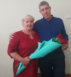 Сегодня первый заместитель главы Администрации Володарского муниципального округа Д.В. Боровик поздравил с Юбилеем начальника Старченковского территориального отдела Людмилу Андреевну Сумятину