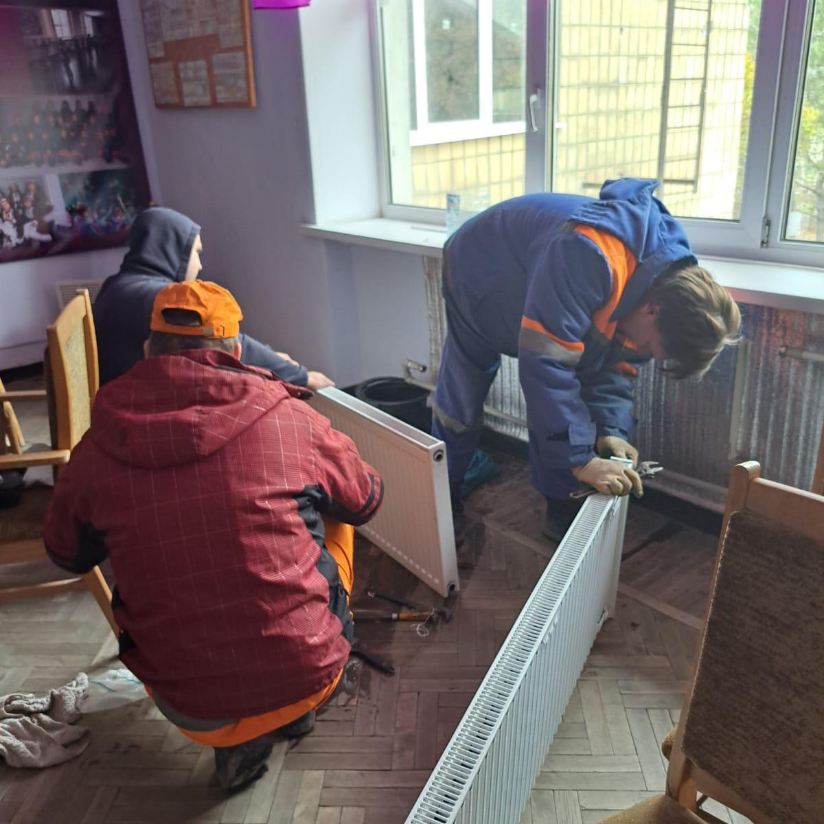 Бригада из Владимирской области работает в Кировском Бригада из Владимирской области работает в Кировском