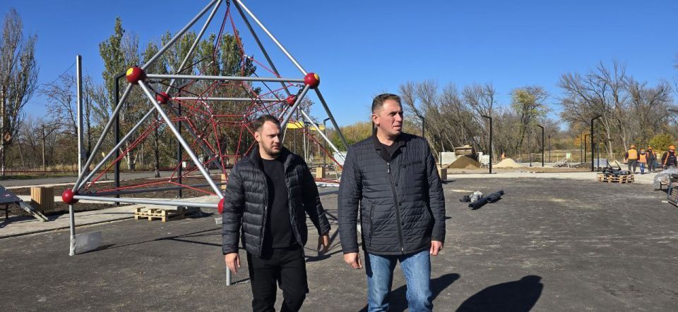 В Докучаевске идут работы по благоустройству нового места притяжения жителей В Докучаевске идут работы по благоустройству нового места притяжения жителей