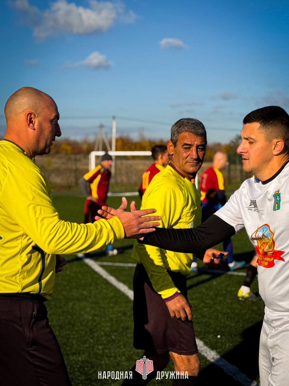 Вырываемся в полуфинал!. Наша команда вырвала победу в четвертьфинале Кубка Города и с гордостью проходит в полуфинал! Со счётом 3:2 ФК «Народная Дружина» из Мангуша обыграла команду «Сигнал-Адамант» из Мариуполя Вырываемся в полуфинал!. Наша команда вырвала победу в четвертьфинале Кубка Города и с гордостью проходит в полуфинал! Со счётом 3:2 ФК «Народная Дружина» из Мангуша обыграла команду «Сигнал-Адамант» из Мариуполя