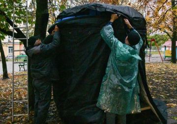 В Донецке «укутывают» ёмкости с водой