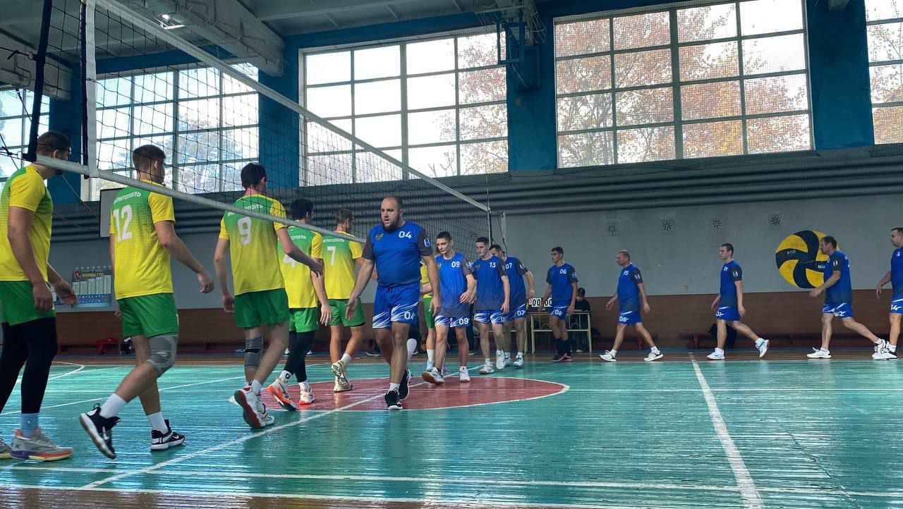 ЧЕМПИОНАТ ПАМЯТИ. Стартовал Чемпионат Донецкой Народной Республики по волейболу среди мужских команд сезон 2025-2026, посвященный памяти тренера Олега Петровича Илюшенко ЧЕМПИОНАТ ПАМЯТИ. Стартовал Чемпионат Донецкой Народной Республики по волейболу среди мужских команд сезон 2025-2026, посвященный памяти тренера Олега Петровича Илюшенко