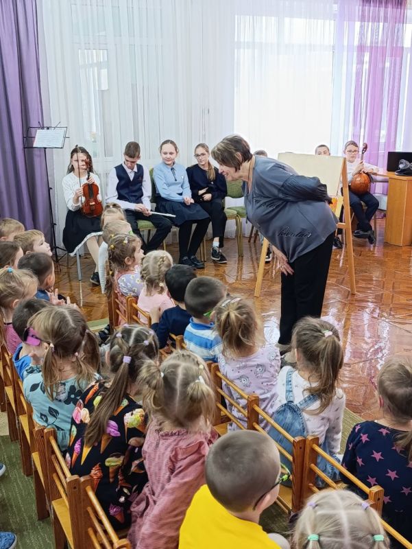 27 октября 2025г. в рамках взаимодействия обучающиеся и преподаватели музыкального отделения Харцызской детской школы искусств подготовили для воспитанников детского сада «Радуга» музыкальную встречу «Музыкальные краски... 27 октября 2025г. в рамках взаимодействия обучающиеся и преподаватели музыкального отделения Харцызской детской школы искусств подготовили для воспитанников детского сада «Радуга» музыкальную встречу «Музыкальные краски...