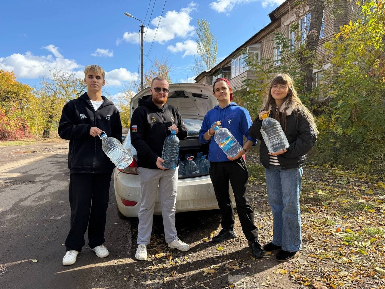 Роман Конев: 28 октября 2025 года депутаты Горловского городского совета от фракции «Единая Россия» – Сергей Третьяков, Даниил Карабаев, Эдуард Полепкин – посетили места подвоза воды, чтобы лично убедиться в обеспечении... Роман Конев: 28 октября 2025 года депутаты Горловского городского совета от фракции «Единая Россия» – Сергей Третьяков, Даниил Карабаев, Эдуард Полепкин – посетили места подвоза воды, чтобы лично убедиться в обеспечении...