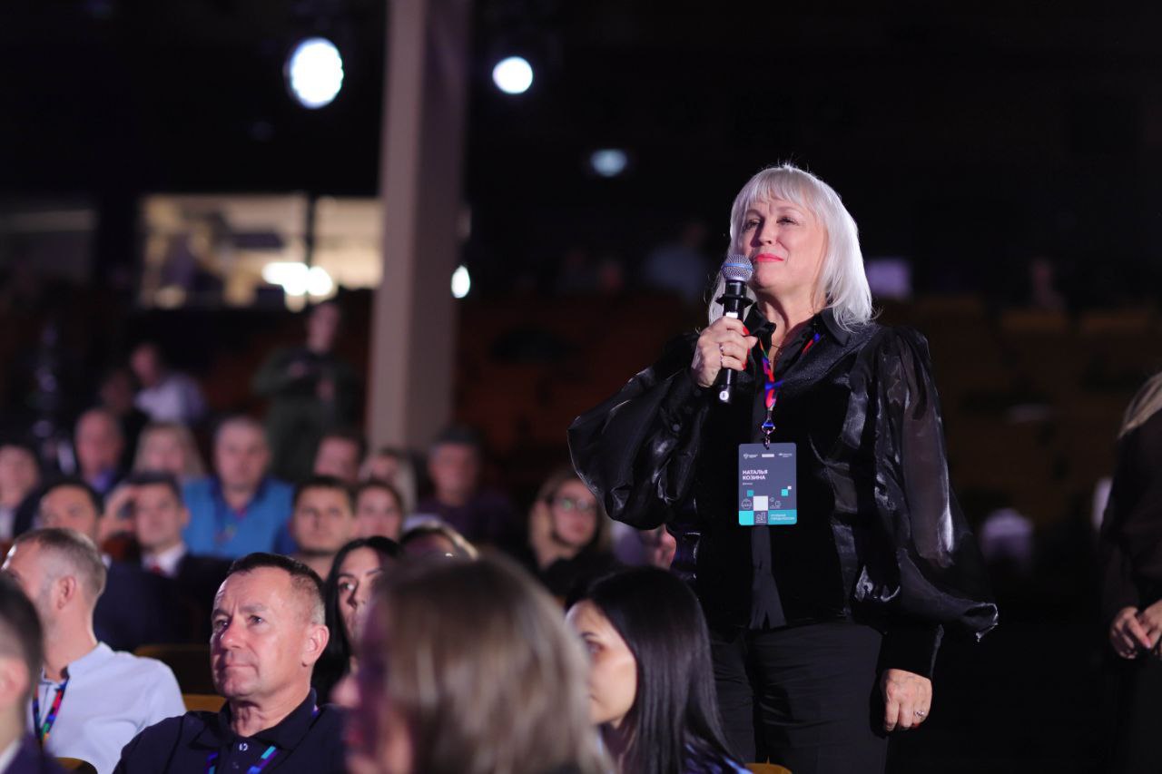 Заместитель министра промышленности и торговли ДНР Наталья Козина и директор департамента торговли Минпромторга ДНР Дарья Мирошник приняли участие в церемонии открытия новой программы "Угольные города" Заместитель министра промышленности и торговли ДНР Наталья Козина и директор департамента торговли Минпромторга ДНР Дарья Мирошник приняли участие в церемонии открытия новой программы "Угольные города"