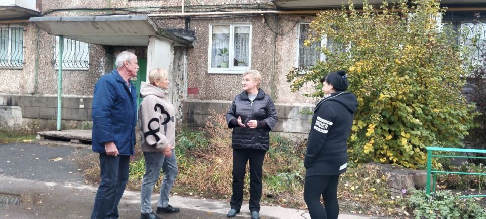 Сегодня, 28 октября,спикер Лариса Огнева провела встречу по адресу: г. Макеевка, кв-л Шахтерский, д. 21 Сегодня, 28 октября,спикер Лариса Огнева провела встречу по адресу: г. Макеевка, кв-л Шахтерский, д. 21