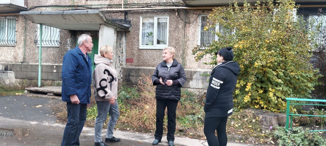 Сегодня, 28 октября,спикер Лариса Огнева провела встречу по адресу: г. Макеевка, кв-л Шахтерский, д. 21 Сегодня, 28 октября,спикер Лариса Огнева провела встречу по адресу: г. Макеевка, кв-л Шахтерский, д. 21