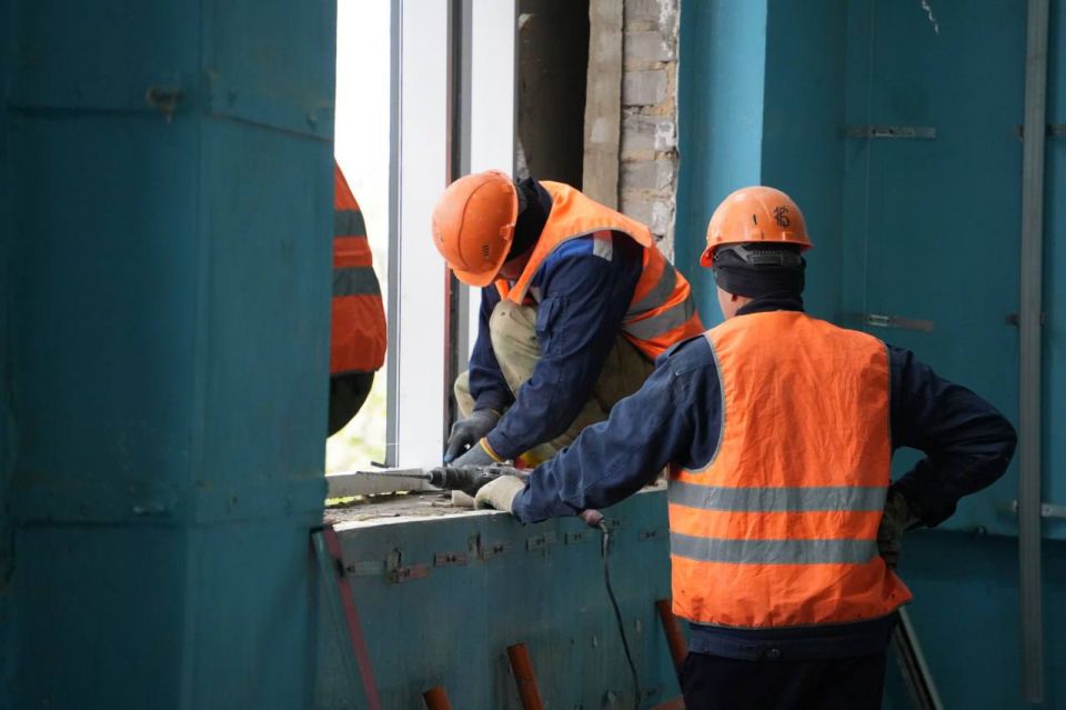 Специалисты устраняют протечки в спорткомплексе «Спарта» Специалисты устраняют протечки в спорткомплексе «Спарта»