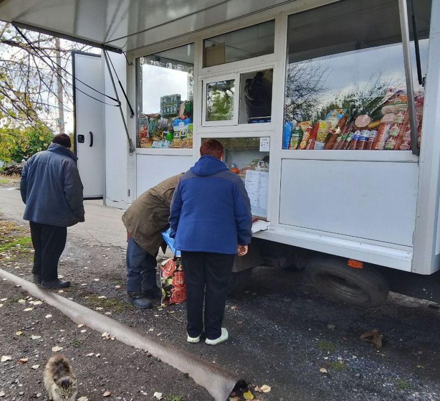 С 25 по 28 октября 2025 года осуществлена выездная торговля с использованием автомагазинов в населенных пунктах городских округов Донецк, Горловка, Мариуполь, на территории г С 25 по 28 октября 2025 года осуществлена выездная торговля с использованием автомагазинов в населенных пунктах городских округов Донецк, Горловка, Мариуполь, на территории г