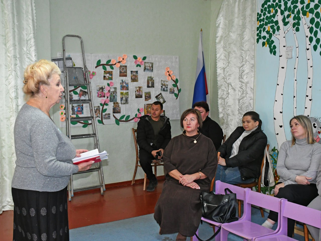 Вера Воловод встретилась с коллективом дошкольного учреждения в Кировском Вера Воловод встретилась с коллективом дошкольного учреждения в Кировском