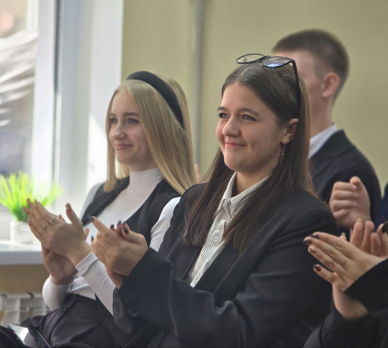 Дмитрий Огилец: Сегодня вместе со своей коллегой Анастасией Селивановой в Харцызском филиале "Центр развития молодежных инициатив Республики» участвовал в роли жюри турнира "Лига ораторов", который проводится в Донецкой... Дмитрий Огилец: Сегодня вместе со своей коллегой Анастасией Селивановой в Харцызском филиале "Центр развития молодежных инициатив Республики» участвовал в роли жюри турнира "Лига ораторов", который проводится в Донецкой...