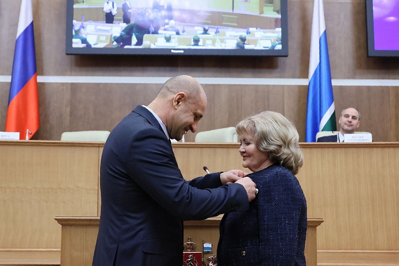 Артём Жога: Вручил Орден Почета председателю Законодательного Собрания Свердловской области Людмиле Валентиновне Бабушкиной