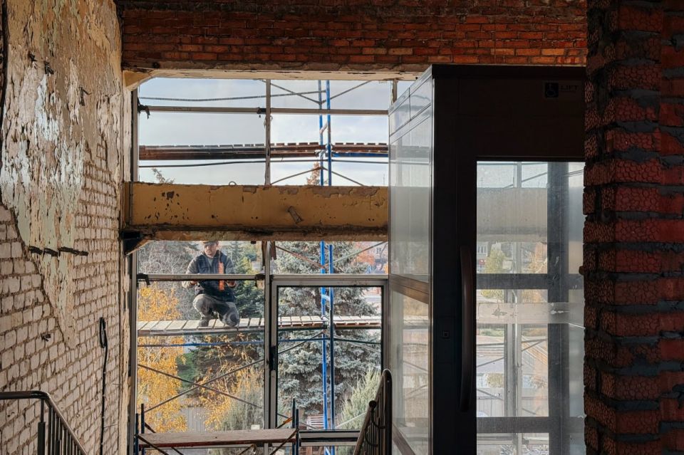 Петербургские строители продолжают восстанавливать спорткомплекс «Нептун» в Мариуполе Петербургские строители продолжают восстанавливать спорткомплекс «Нептун» в Мариуполе