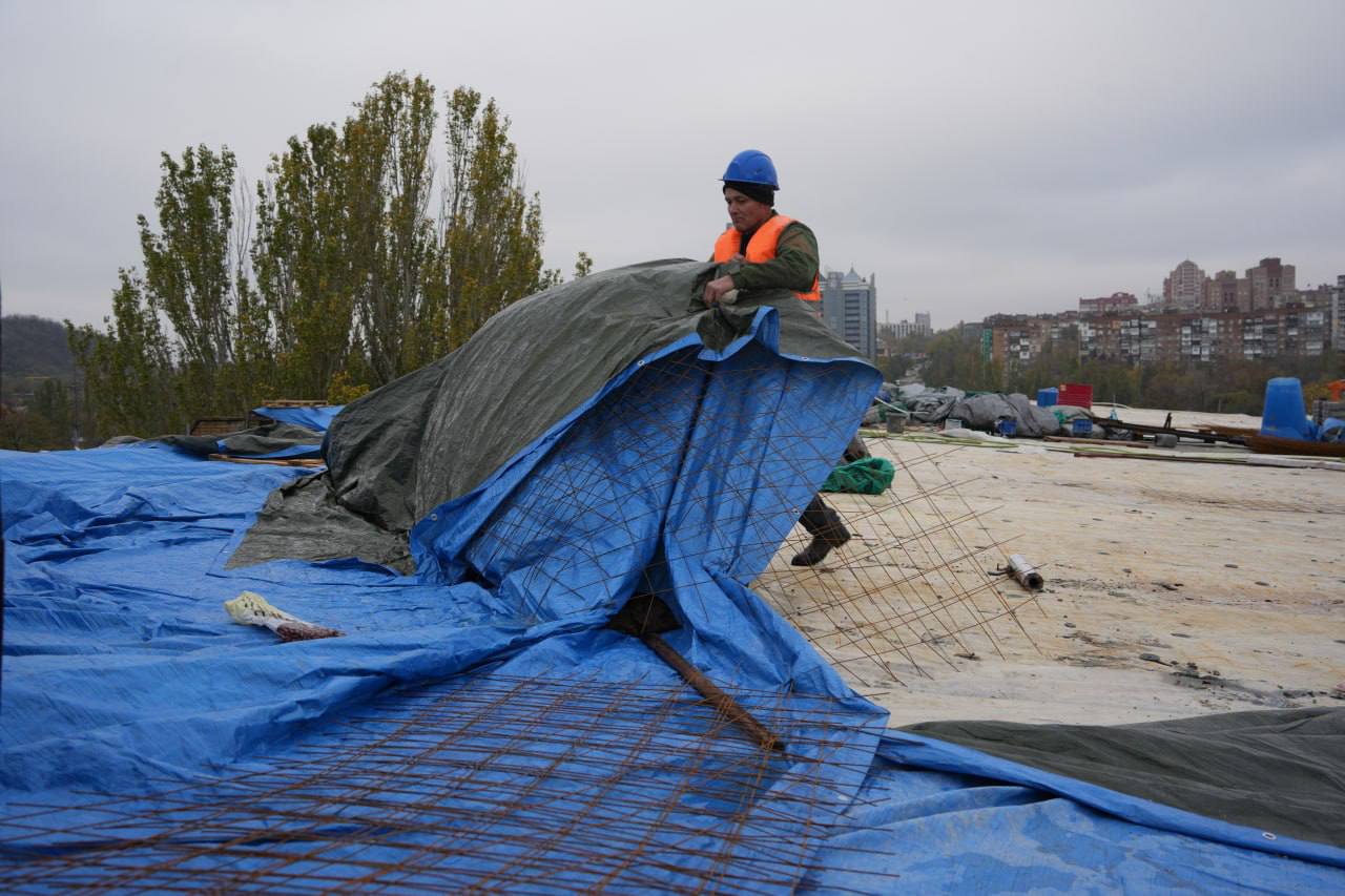 Специалисты устраняют протечки в спорткомплексе «Спарта» Специалисты устраняют протечки в спорткомплексе «Спарта»