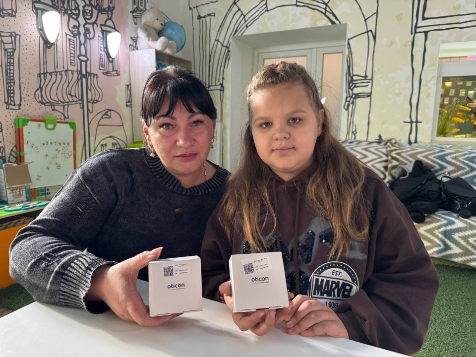 Для 11-летней Милены из Дебальцево началась новая жизнь: наш фонд передал ей современные слуховые аппараты Для 11-летней Милены из Дебальцево началась новая жизнь: наш фонд передал ей современные слуховые аппараты