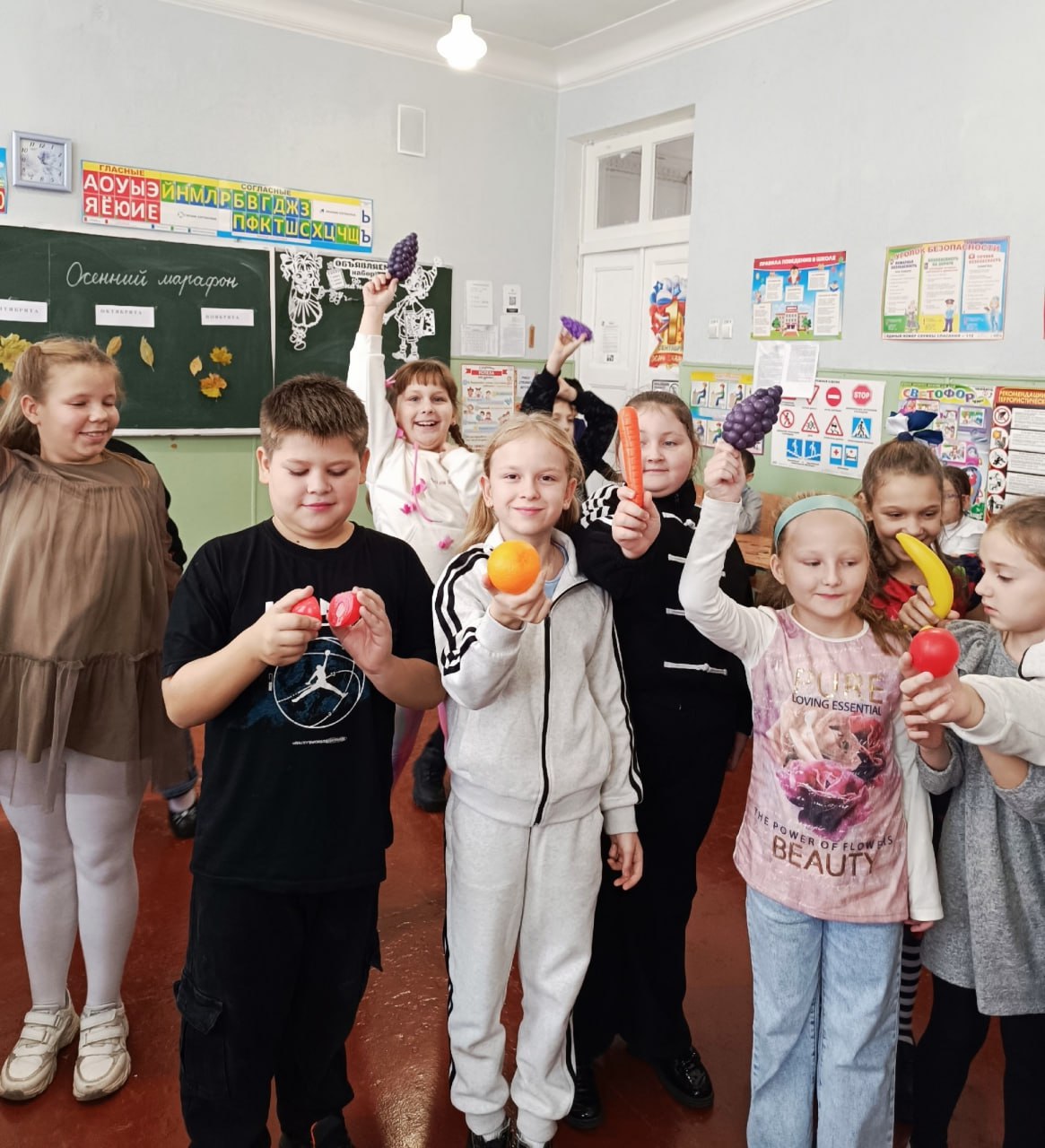 В школе Ждановки прошел праздник «Осенняя мозаика» В школе Ждановки прошел праздник «Осенняя мозаика»