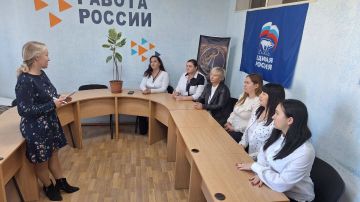 Заместитель председателя Мангушского муниципального совета, заместитель руководителя фракции Всероссийской политической партии «ЕДИНАЯ РОССИЯ» в Мангушском муниципальном совете, координатор партийного проекта...